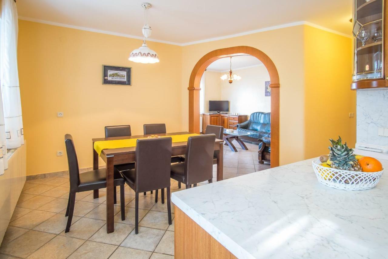 Apartman Cubranic Apartment Vrbnik Luaran gambar
