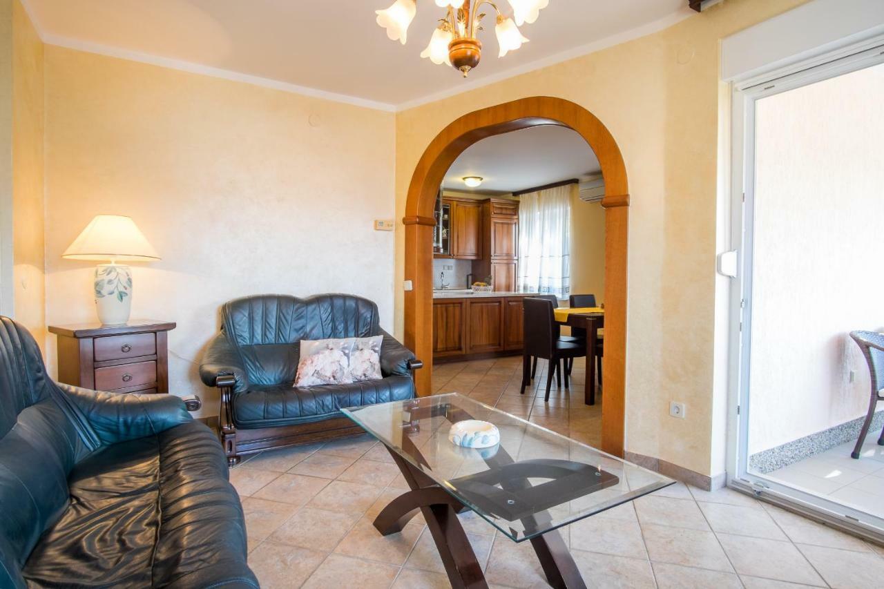 Apartman Cubranic Apartment Vrbnik Luaran gambar