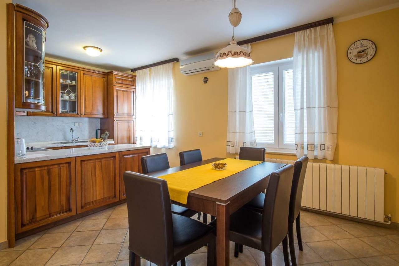 Apartman Cubranic Apartment Vrbnik Luaran gambar
